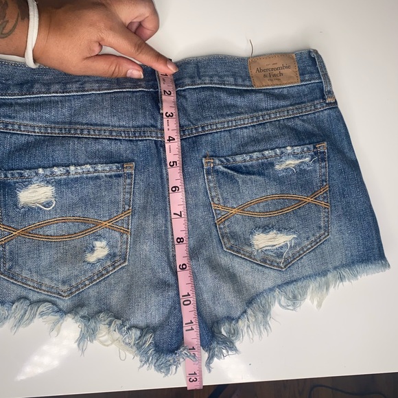 Abercrombie Fitch Size 2  Beaded Front Distressed Denim Cheeky Jean Shorts - Picture 7 of 11